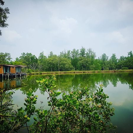 Calm At Bangphat Bor Saen Екстериор снимка